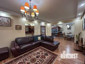 Дом 260м², 3-этажный, участок 6 сот.