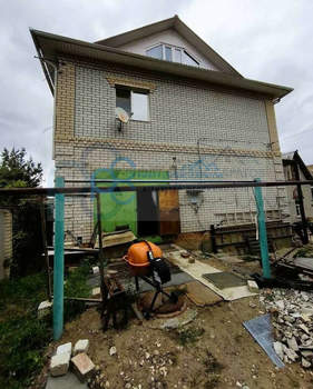 Дом 200м², 3-этажный, участок 6 сот.