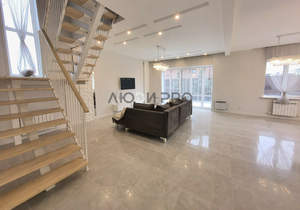 Дом 200м², 2-этажный, участок 8 сот.