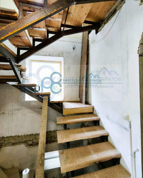 Дом 200м², 3-этажный, участок 6 сот.