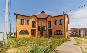 Дом 218м², 3-этажный, участок 242 сот.