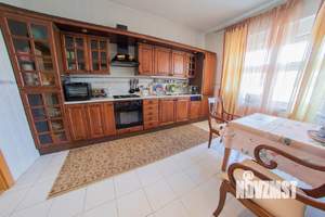 Коттедж 1600м², 4-этажный, участок 15 сот.