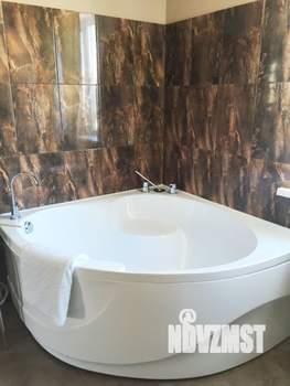 Коттедж 220м&sup2;, 2-этажный, на длительный срок, 