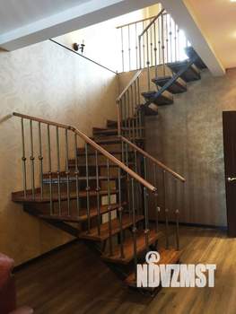 Коттедж 220м&sup2;, 2-этажный, на длительный срок, 