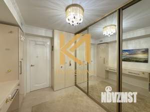 Коттедж 350м&sup2;, 3-этажный, на длительный срок, 