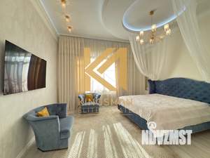 Коттедж 350м&sup2;, 3-этажный, на длительный срок, 