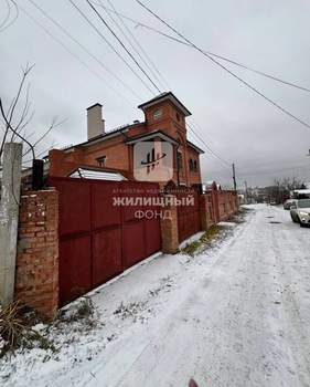 Дом 660м&sup2;, 3-этажный, участок 6 сот.  