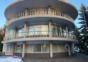 Дом 521м&sup2;, 3-этажный, участок 20 сот.  