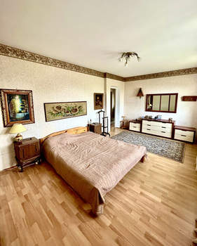 Дом 250м², 3-этажный, участок 10 сот.  