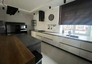 Дом 352м&sup2;, 3-этажный, участок 18 сот.  