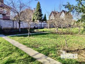 Коттедж 190м², 3-этажный, участок 10 сот.  