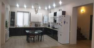 Дом 220м&sup2;, 2-этажный, участок 6 сот.  