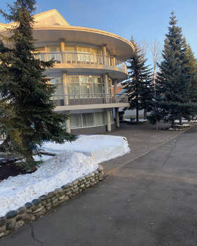 Дом 521м&sup2;, 3-этажный, участок 20 сот.  