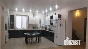 Дом 220м², 2-этажный, участок 6 сот.  