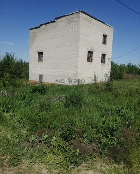 Дом 180м², 3-этажный, участок 15 сот.  