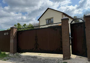 Дом 150м², 2-этажный, участок 10 сот.  