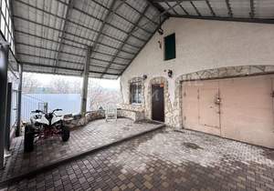 Дом 325м&sup2;, 3-этажный, участок 10 сот.  