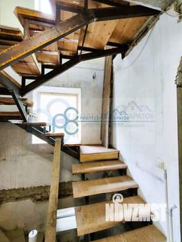 Дом 200м&sup2;, 3-этажный, участок 6 сот.  