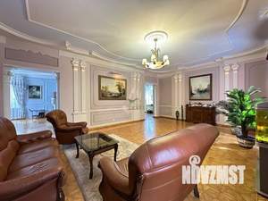 Коттедж 371м², 3-этажный, участок 10 сот.  