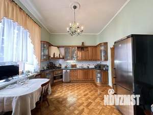 Коттедж 371м², 3-этажный, участок 10 сот.  