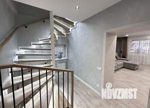 Дом 326м², 3-этажный, участок 10 сот.  