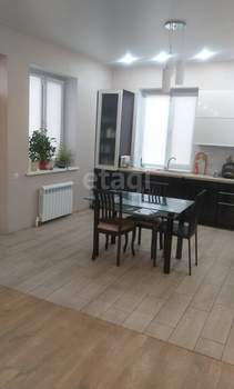 Дом 220м&sup2;, 2-этажный, участок 6 сот.  