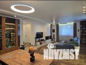 Коттедж 363м², 3-этажный, участок 11 сот.  