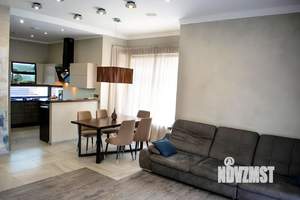 Дом 233м², 2-этажный, участок 10 сот.  