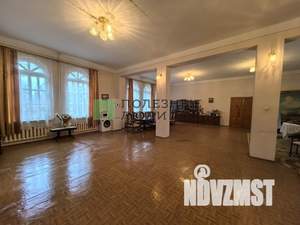 Дом 862м², 4-этажный, участок 10 сот.  