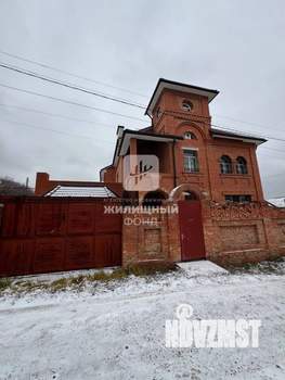 Дом 660м&sup2;, 3-этажный, участок 6 сот.  