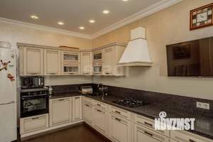 Дом 168м&sup2;, 2-этажный, участок 8 сот.  