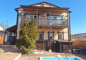 Дом 171м&sup2;, 2-этажный, участок 4 сот.  