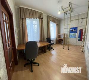 Коттедж 360м², 3-этажный, участок 3 сот.  