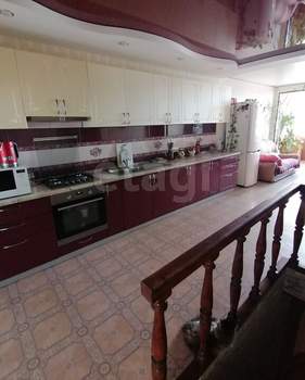 Дом 185м&sup2;, 2-этажный, участок 7 сот.  