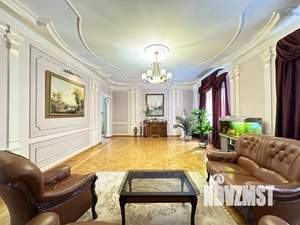 Коттедж 371м², 3-этажный, участок 10 сот.  