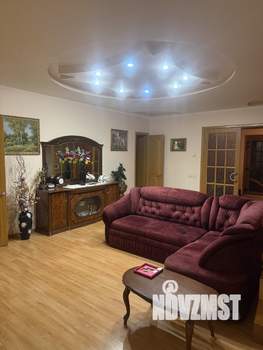 Коттедж 500м&sup2;, 3-этажный, участок 15 сот.  