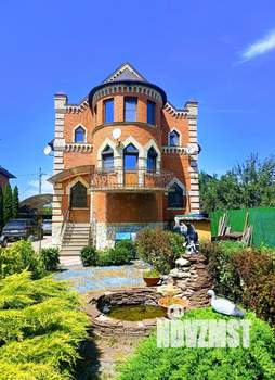 Коттедж 250м², 3-этажный, участок 8 сот.  