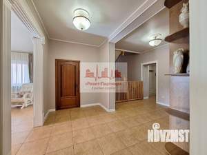 Коттедж 373м&sup2;, 2-этажный, участок 10 сот.  