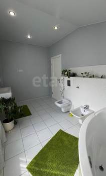 Дом 229м², 3-этажный, участок 6 сот.  