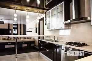 Дом 321м&sup2;, 2-этажный, участок 7 сот.  