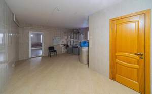 Дом 700м&sup2;, 3-этажный, участок 24 сот.  