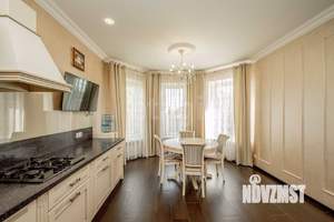 Дом 168м&sup2;, 2-этажный, участок 8 сот.  