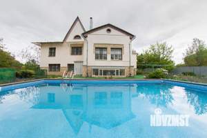 Коттедж 401м&sup2;, 2-этажный, участок 12 сот.  