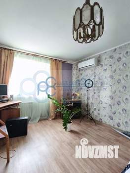 Дом 200м&sup2;, 3-этажный, участок 6 сот.  