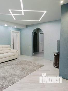 Коттедж 240м&sup2;, 3-этажный, участок 5 сот.  