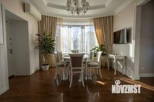 Дом 317м², 3-этажный, участок 14 сот.  