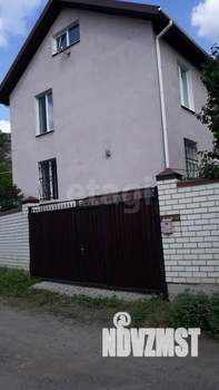 Дом 184м&sup2;, 3-этажный, участок 4 сот.  