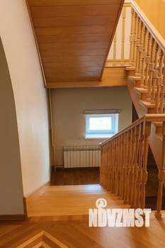 Дом 321м², 3-этажный, участок 13 сот.  