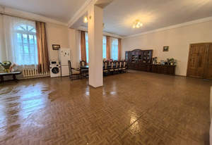 Дом 862м², 4-этажный, участок 10 сот.  