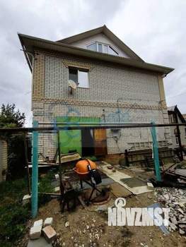 Дом 200м&sup2;, 3-этажный, участок 6 сот.  